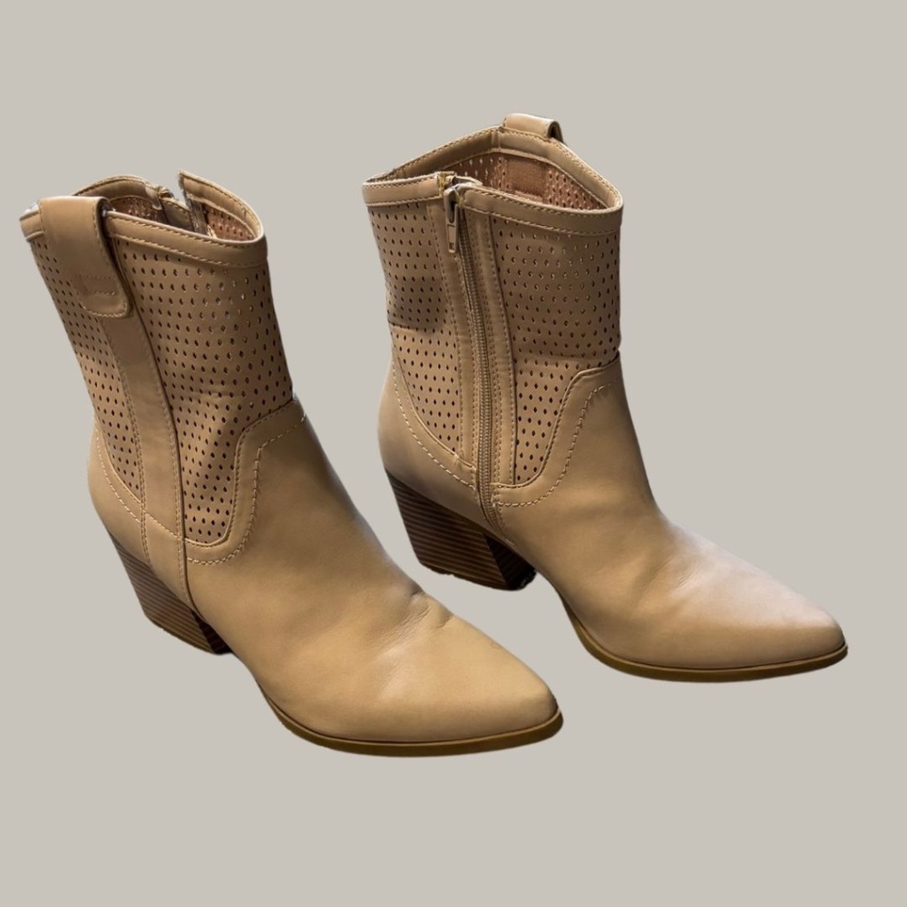 DV Dolce Vita Ankle Boot Size 8.5